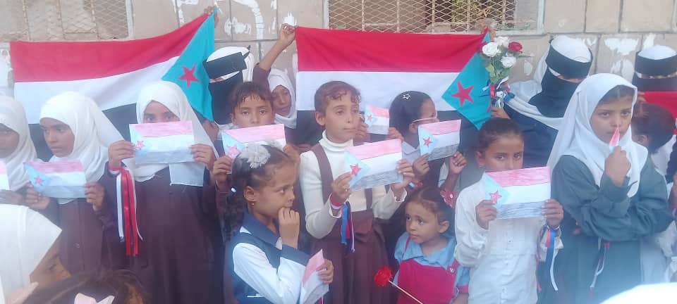 مجمع الزهراء التعليمي بأحور يحتفي بالذكرى الـ63 لثورة 14 أكتوبر المجيدة
