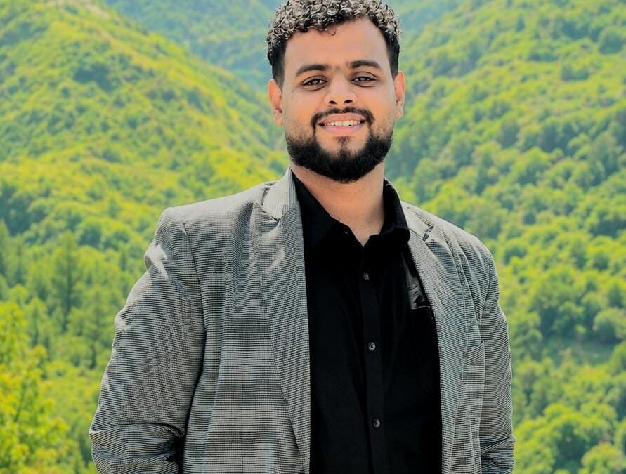 الإعلامي هاشم شيخان يعلن استقالته من صندوق النظافة بأبين