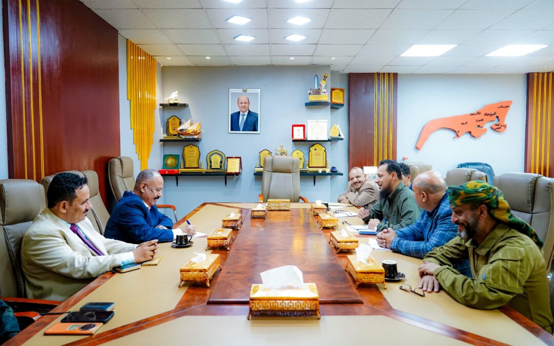 المحافظ شيخ يناقش مع الوزير حيدرة أوضاع قطاع النقل في العاصمة عدن