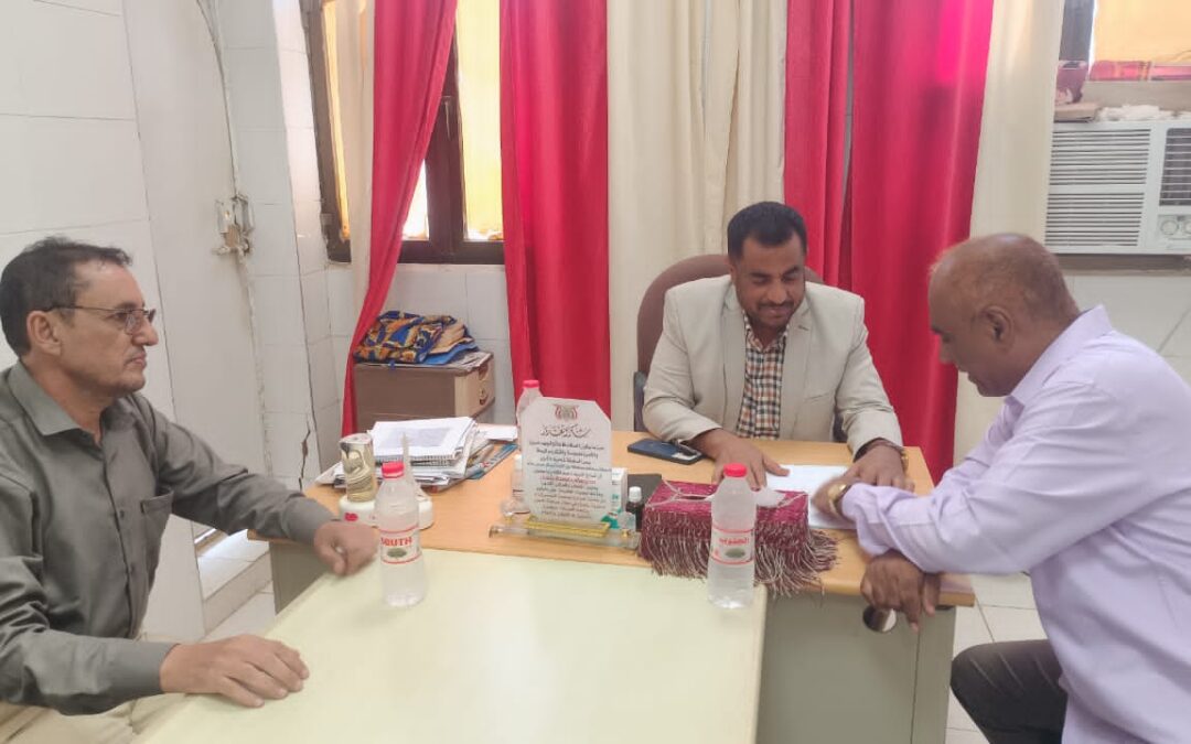 وكيل محافظة أبين يطّلع على سير العمل بمستشفى زنجبار ويدعو إلى دعم القطاع الصحي