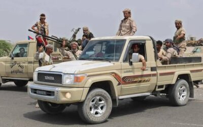 العمالقة الجنوبية تستهدف تجمعات وآلية حوثية في جبهة المضاربة