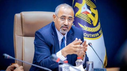 رئيس المجلس الانتقالي الجنوبي العربي عيدروس الزبيدي يعلن استعادة باب المندب وجزيرة ميون